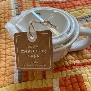 Nesting measuring cups